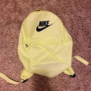 neon yellow nike backpack Y Nk Elmntl Bkpk Unisex Children's High Voltage/High Voltage/Fuchsia Laser, 20 Lang Sports Fashion Adjustable padded straps make wearing this bag comfortable and easy. Nike Heritage Backpack (25L). Nike